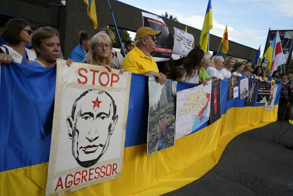 DEMONSTRASJONER: Det siste året har det vært en rekke demonstrasjoner mot Vladimir Putin og krigen i Ukraina. Her demonstreres det utenfor den russiske ambassaden i Roma, i oktober 2022.