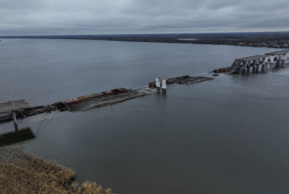 ØDELAGT: Antonivskyj-broen i Kherson var den viktigste broen over Dnipro i Kherson-regionen, før den ble ødelagt av Russland i november 2022.
