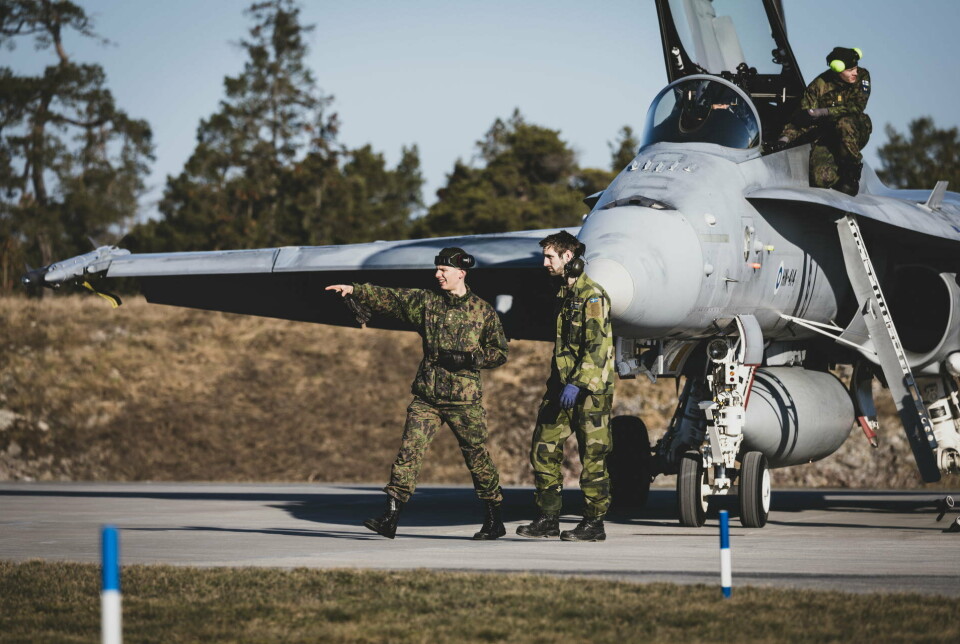 NORDISK SAMARBEID: Finske og svenske soldater på felles øvelse med blant annet svenske Gripen-fly och finske F 18.