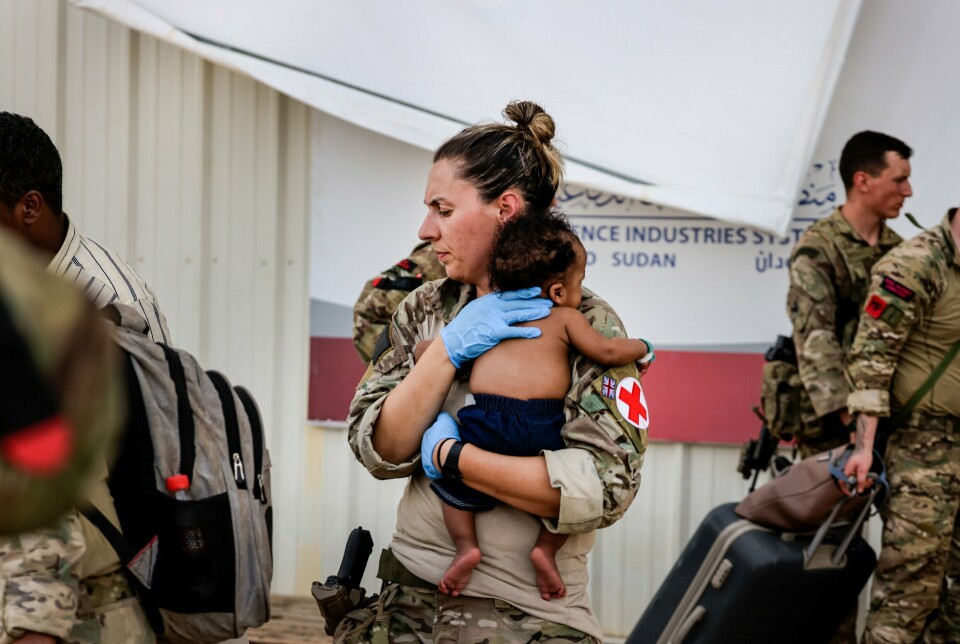 SUDAN: En britisk sanitetssoldat i styrken som Royal Air Force har deployert i Sudan for å gi medisinsk hjelp til de som er rammet av konflikten. Personell fra 16 Medical Regiment deltar sammen med personell fra Parachute Regiment og Royal Air Force. Illustrasjonsfoto.