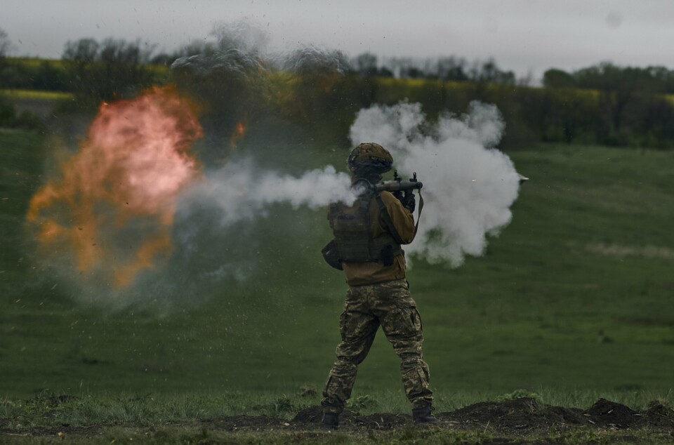 DONETSK: En ukrainsk soldat trener ved frontlinjen ved Vuhledar i Donetsk.