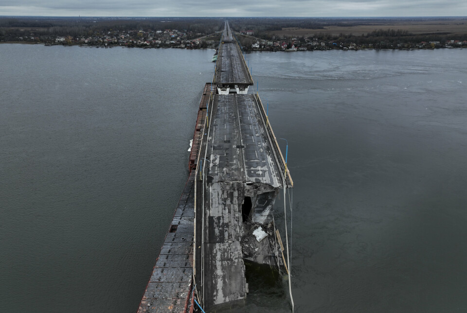 DNIPRO: Russiske styrker ødela Antonivka-broen i november. Broen går i nord-sørlig retning over Dnipro-elven i Kherson oblast.