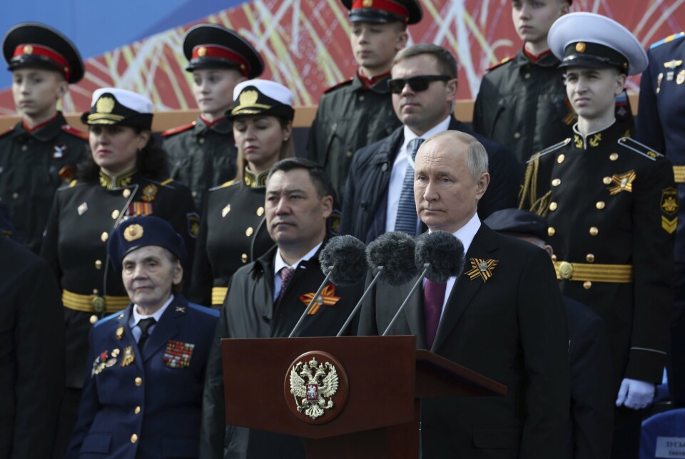 TALER: Russlands president Vladimir Putin taler på Den røde plass på seiersdagen.