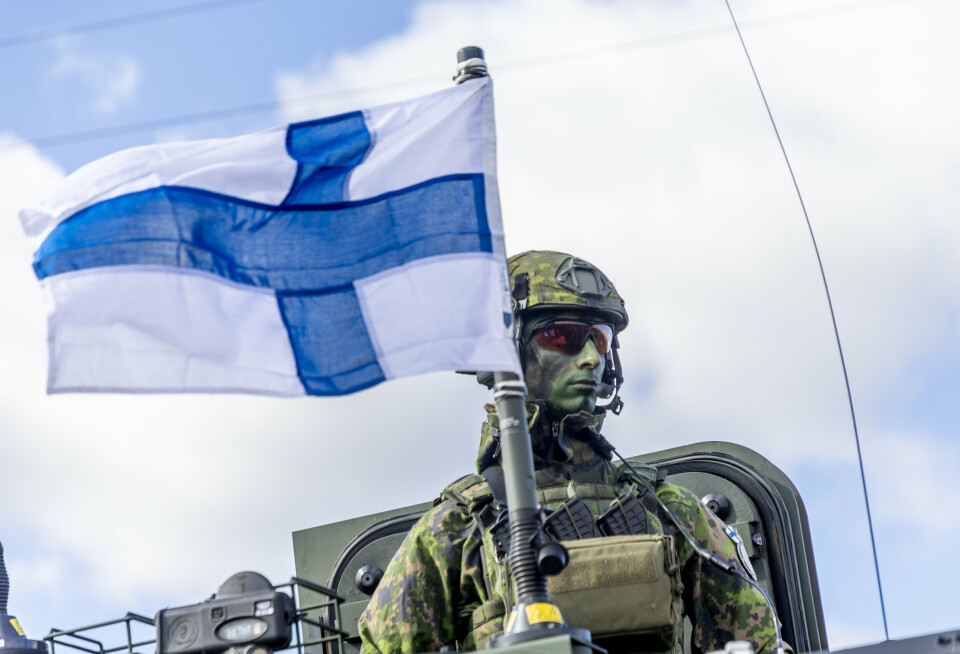 PÅ ØVELSE: En finsk soldat avbildet ved Oskarshamn i Sverige under ankomsten til øvelse Aurora 23. Bildet er datert 2. mai 2023.
