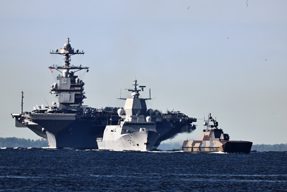 TRIO: Hangarskipet USS Gerald R. Ford, den norske fregatten KNM Roald Amundsen og KNM Storm på vei inn Oslofjorden.