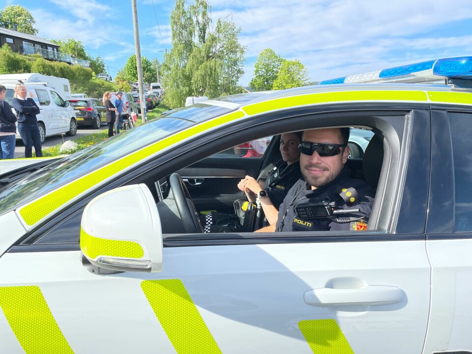 OVERRASKET: Politibetjen Thomas Vold ble overrasket over hvor mange som hadde møtt opp.