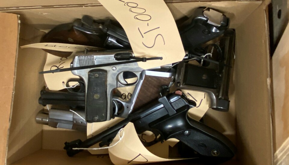 LITT AV HVERT: Politiet har fått inn mange pistoler fra ulike epoker under våpenamnestiet.