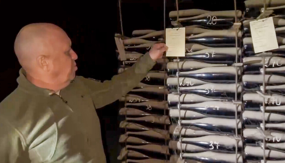 BAKHMUT: Skjermbilde fra en video med der Wagner-sjef Jevgenij Prigozjin sier til kamera at han gir et lager med champagne i Bakhmut til Russlands militære styrker. Illustrasjonsfoto.