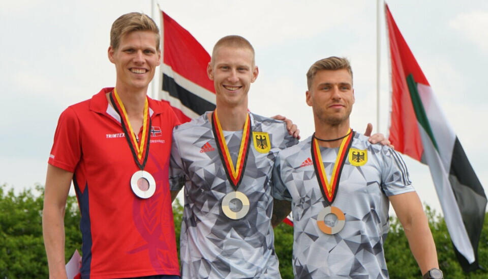 PALLEN: Kristoffer Skonnord med sølvmedaljen rundt halsen til venstre. Tyske Nils Kirchhöfer tok gull, mens tyske Philipp Reuss tok bronse.