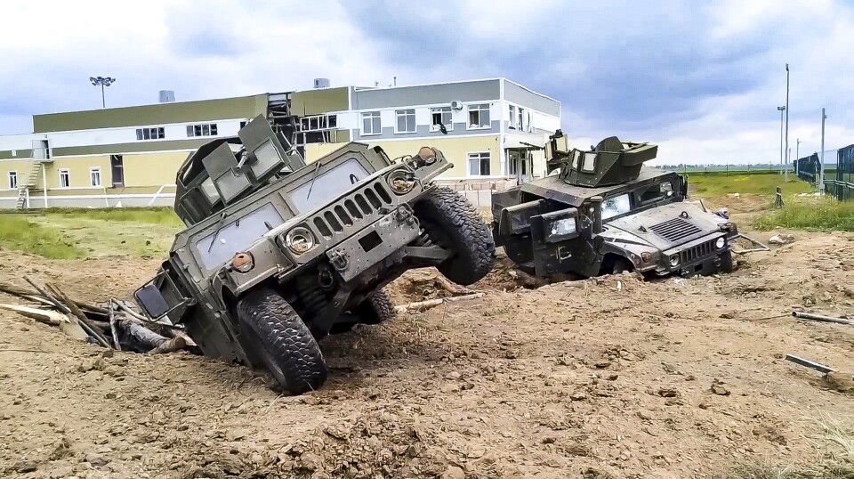 BELGOROD: Ødelagte militære kjøretøy i den russiske regionen Belgorod, etter kamper 23. mai. Russland hevder at ukrainske soldater krysset grensen og gikk til angrep.