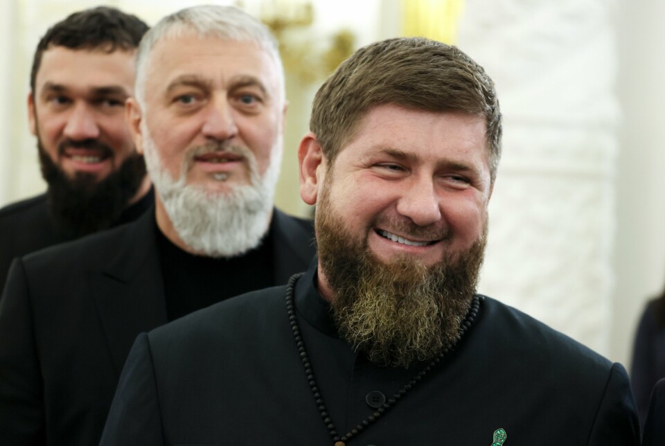 PUTIN-VENNER: Adam Delimkhanov i midten er en av de nærmeste støttespillerne til Ramzan Kadyrov, til høyre. Bildet er fra 2022. Illustrasjonsfoto. Kadyrov har lenge deltatt i maktkamper rundt den russiske militærledelsen.
