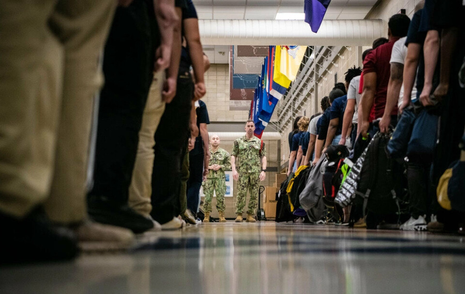BOOT CAMP: Nye rekrutter står oppstilt etter innrykk ved et av det amerikanske sjøforsvarets treningssentre. Bildet er et illustrasjonsfoto.