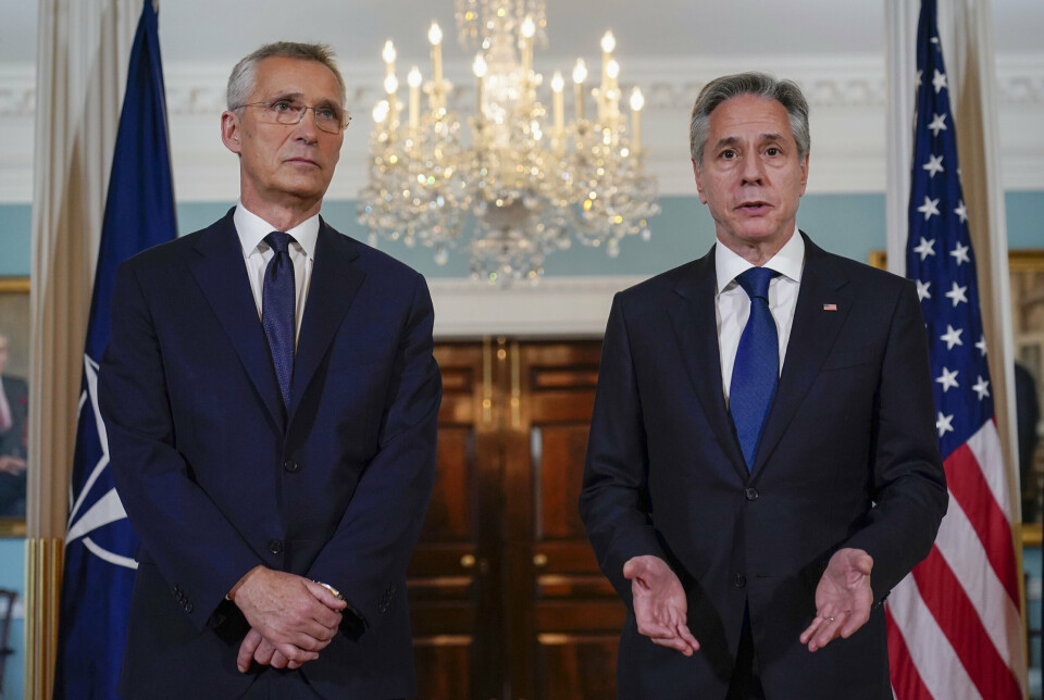 VELKOMMEN: USAs utenriksminister Antony Blinken (til høyre) og Natos generalsekretær Jens Stoltenberg sa tirsdag at tiden er moden for å ønske Sverige velkommen inn i Nato.
