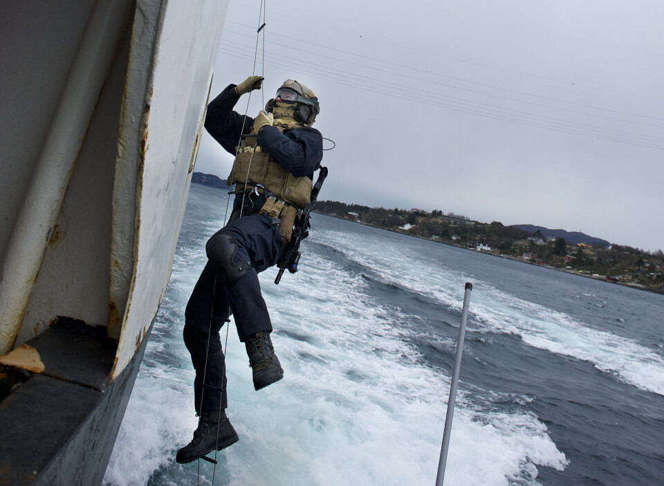 INNTEKT OG INNSATS: De med operativ stilling i Forsvaret tjener mer enn dem i andre stillinger. Bildet er tatt i forbindelse med en reportasje om spesialbåtoperatørene i Sjøforsvaret.