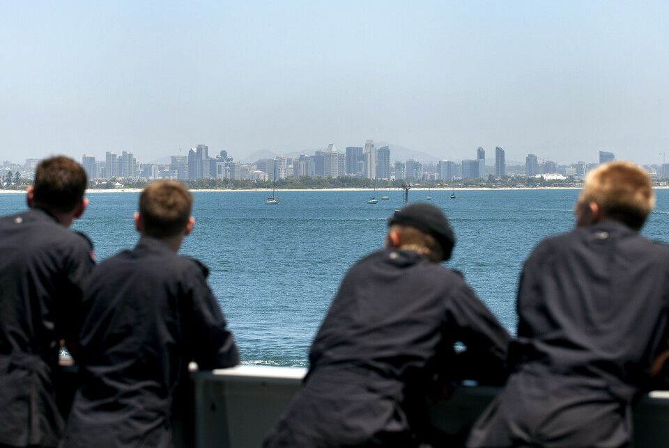 LANGT HJEMMEFRA: Personell fra Sjøforsvaret under øvelse Rimpac i 2014 ved Hawaii. En ny undersøkelse fra FFI viser at Sjøforsvarets operative militære ansatte i snitt jobber langt over et normalt årverk.