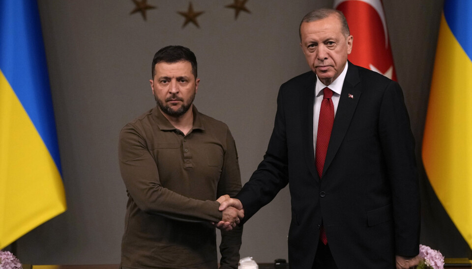 I MØTE: Ukrainas president Volodymyr Zelenskyj sammen med Tyrkias president Recep Tayyip Erdogan på pressekonferansen etter samtaler mellom de to i Istanbul.