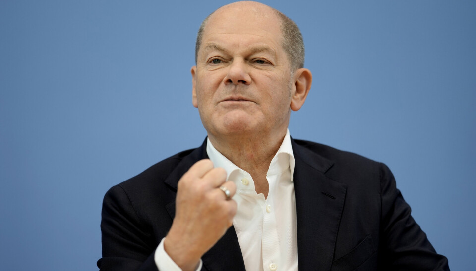 TODELT: Scholz er samtidig tydelig på at Den internasjonale klasevåpenkonvensjonen, som Tyskland har signert, og som forbyr all produksjon og bruk av slike våpen, er «av stor betydning». TODELT: Scholz er samtidig tydelig på at Den internasjonale klasevåpenkonvensjonen, som Tyskland har signert, og som forbyr all produksjon og bruk av slike våpen, er «av stor betydning».