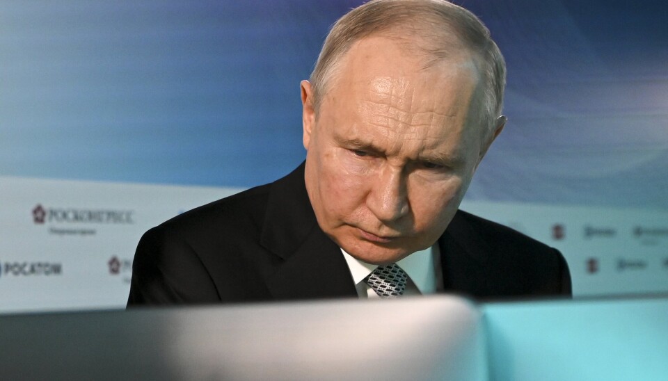 VIL BRUKE: President Vladimir Putin hevder Russland ikke har brukt klasevåpen i krigen i Ukraina, men sier landet vil gjøre det om det brukes mot dem.