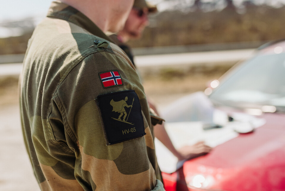 BISTAND: Soldater fra Heimevernet bistår politiet under leteaksjon etter kvinne i 80-årene. Bildet er ikke fra den konkrete saken.