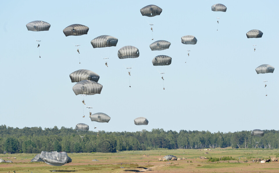 82nd AIRBORNE: Soldater fra 82nd Airborne Division deltar i årets utgave av America's Got Talent. Bildet viser soldater fra avdelingen som trener på fallskjermhopp i Polen i 2016.