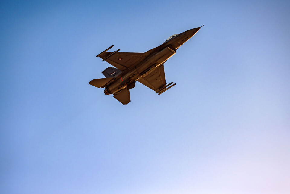 F-16: Fosen videregående skole får et eget F-16 til flyfaglinja. Dette flyet er avbildet under innflyging til Kjeller i forbindelse med avhending av de norske F-16-flyene.