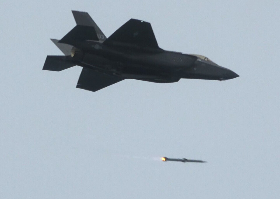 MISSIL: Et sørkoreansk F-35 avfyrer et AIM-120-missil under en øvelse i mars 2023. Nå vil også Saudi-Arabia kjøper samme missil.