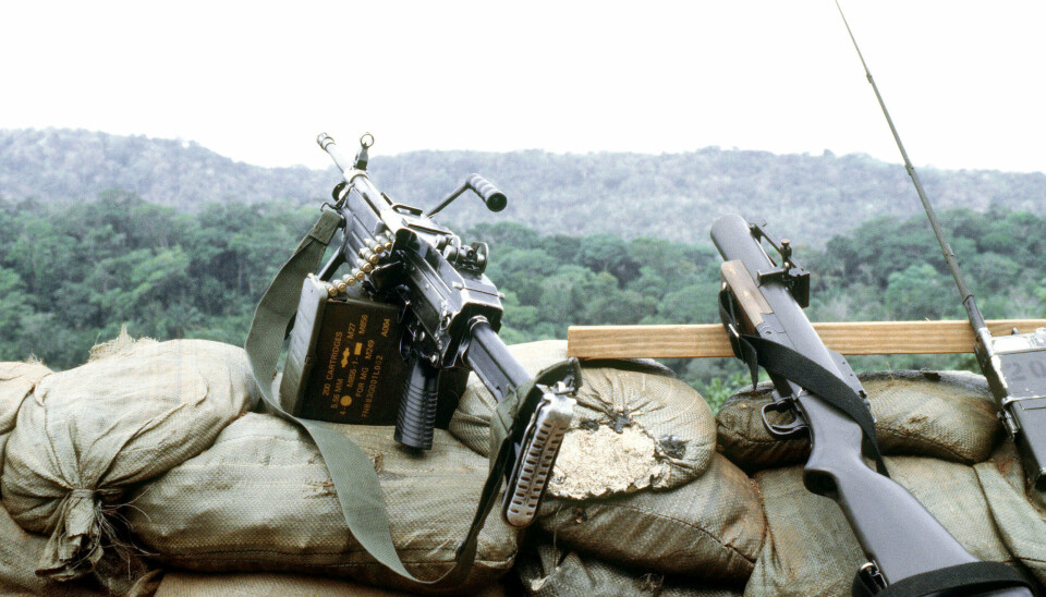 GRANATKASTER: En amerikansk M79 granatkaster til høyre på dette bildet tatt i Panama i 1989. Illustrasjonsfoto.