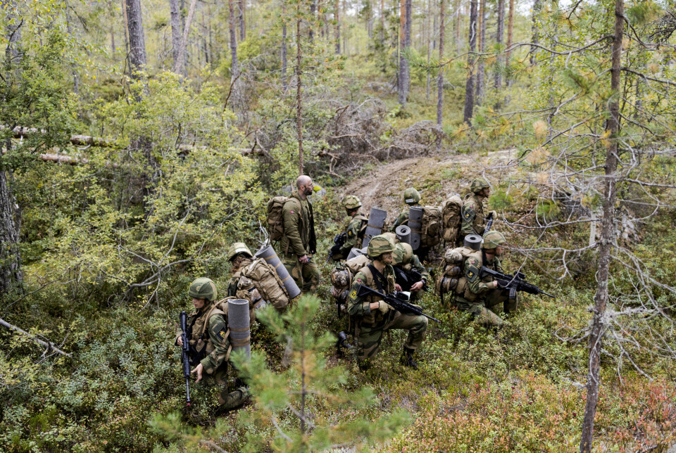 KOMPETANSE: Fremdeles er det militær kompetanse som vektlegges fremfor fagkompetanse i de fleste stillinger, skriver Even Dørum. Avbildet er kadetter på Krigsskolen på øvelse på Heistadmoen i september 2021.