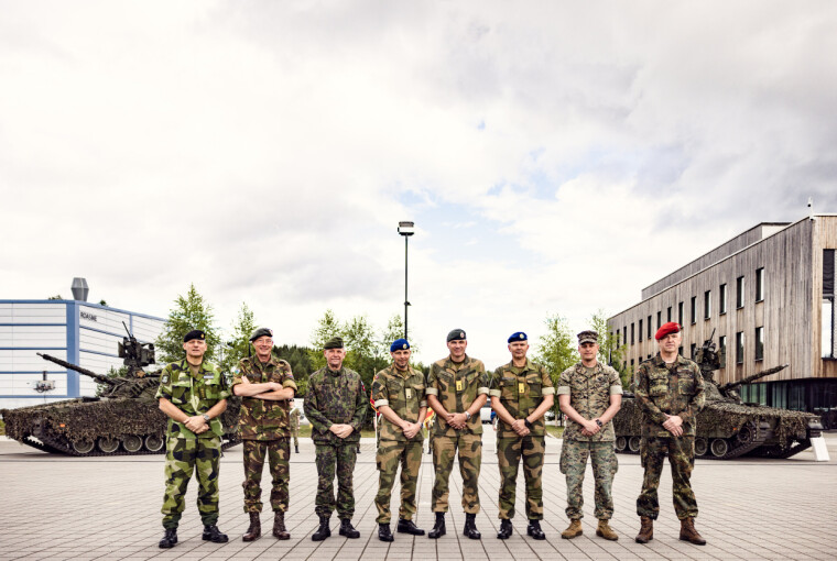 ALLIERTE: Oppmøtet av allierte fra Sverige, Nederland, Finland, USA og Tyskland betyr helt vannvittig mye, sa den nye brigadesjefen etter seremonien.