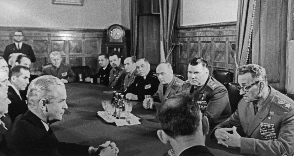 MØTTES I MOSKVA: Norges daværende forsvarsminister Otto Grieg Tidemand (t.v.) i møte med Sovjetunionens forsvarsminister Andrej Antonovitsj Gretsjko (helt til høyre) i 1967.