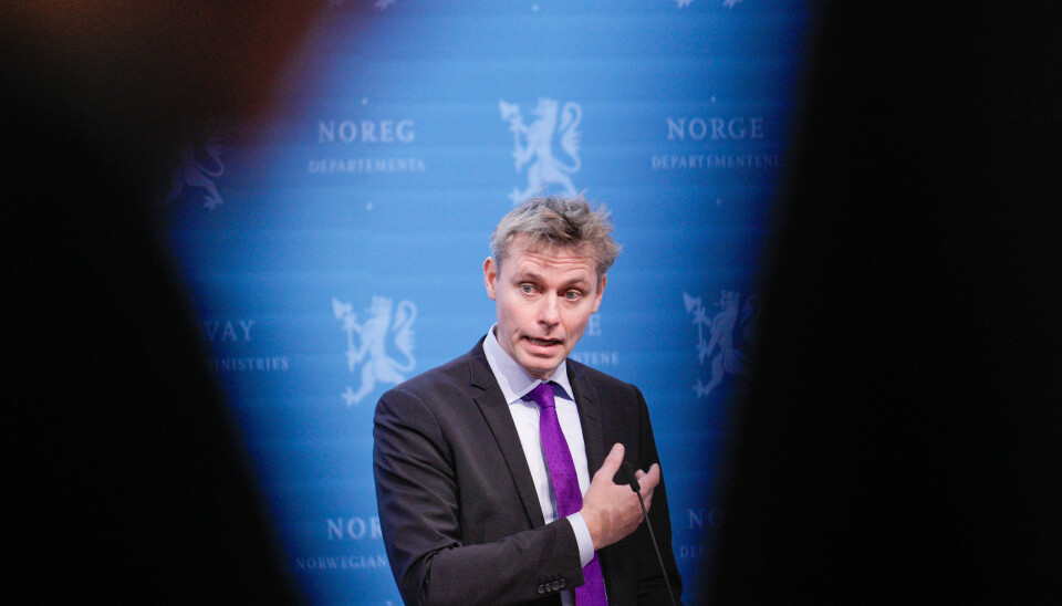 FIKK KRITIKK FOR AKJSEKJØP: Daværende Forsknings- og høyere utdanningsminister Ola Borten Moe (Sp) i februar 2023 etter å ha mottatt en rapport i Marmorhallen. Illustrajonsfoto.