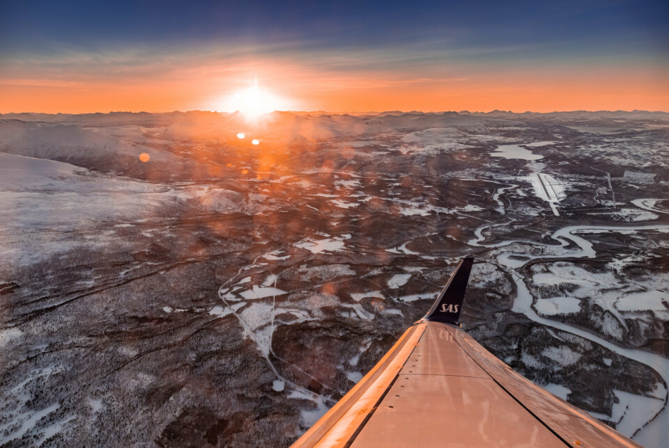 PENDLERE: Målselvpolitikere trekker fram pendlere som ikke bosetter seg i kommunen som en utfordring. Flyet på bildet er på vei fra Bardufoss til Oslo.