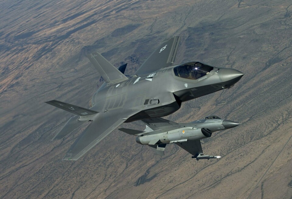 KAMPFLY: F-35 og F-16 ved Luke Air Force Base i 2104. Illustrasjonsfoto.