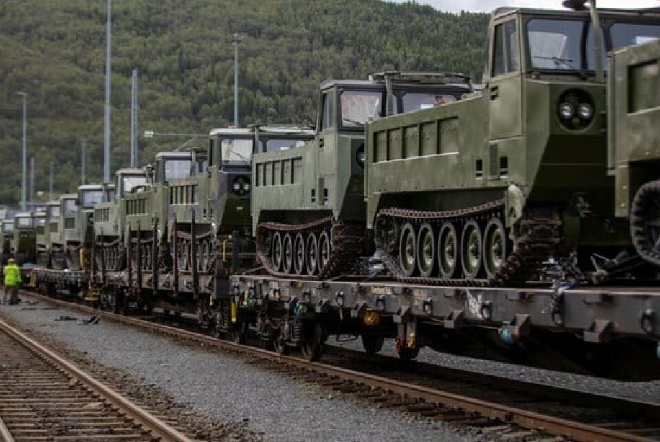 LOGISTIKK: Beltevognene kan for eksempel brukes til å frakte ammunisjon, mat og vann for å støtte ukrainske styrker i felt.