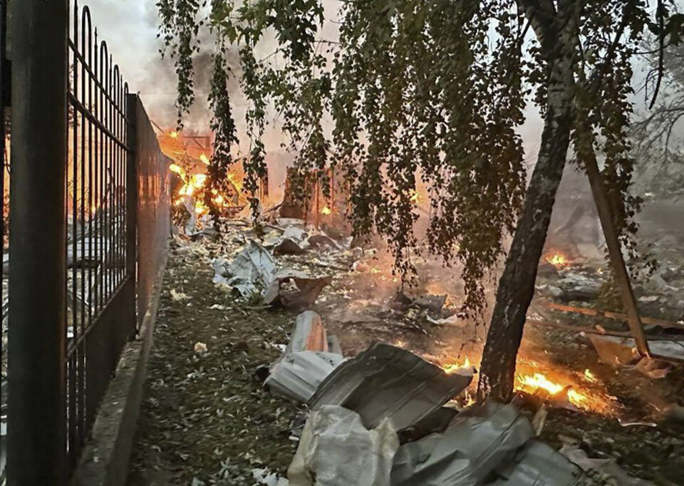 ØDELEGGELSE: Brann i Kyiv som følge av angrepene torsdag morgen.