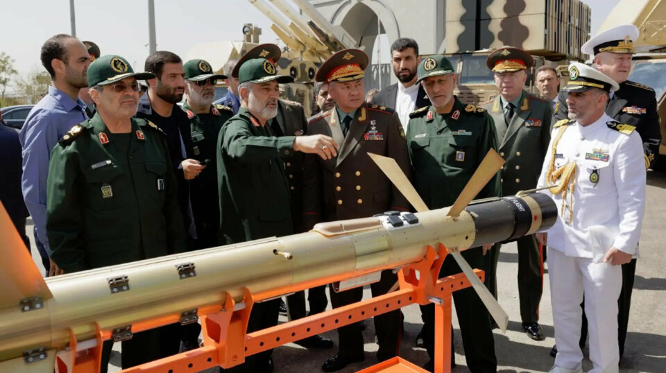 358: Russlands forsvarsminister Sergej Sjojgu var i Iran og fikk se det mystiske 358-missilet.