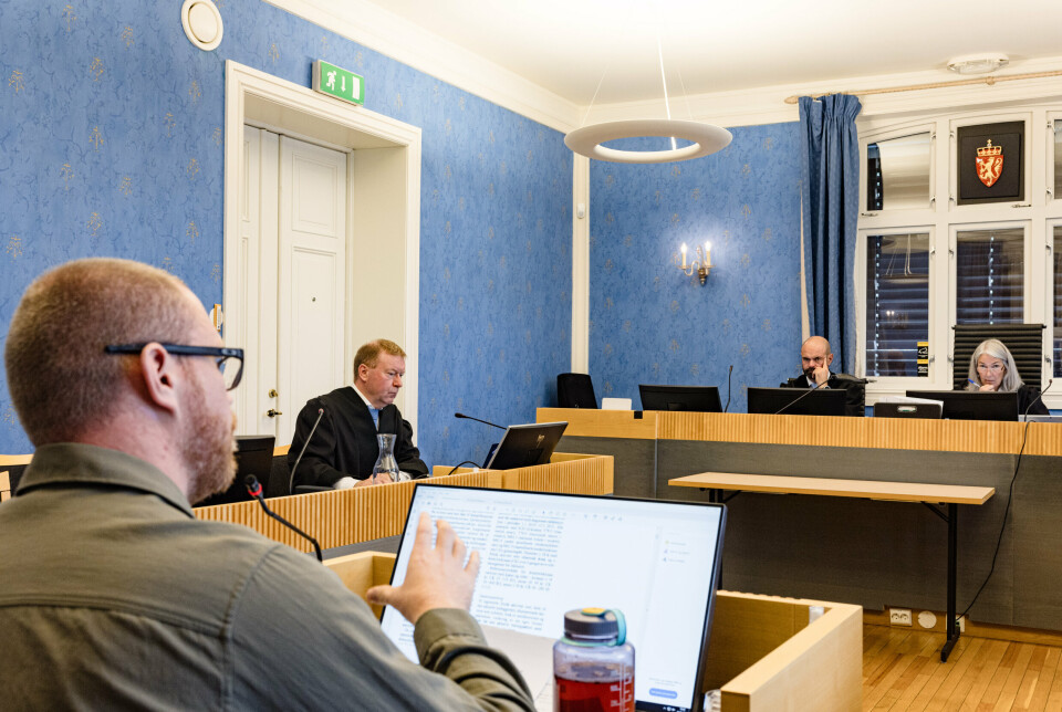 I RETTEN: Med en tjukk notatbok og en full flaske med saft forklarte Eirik Lundby seg for lagmannsretten.