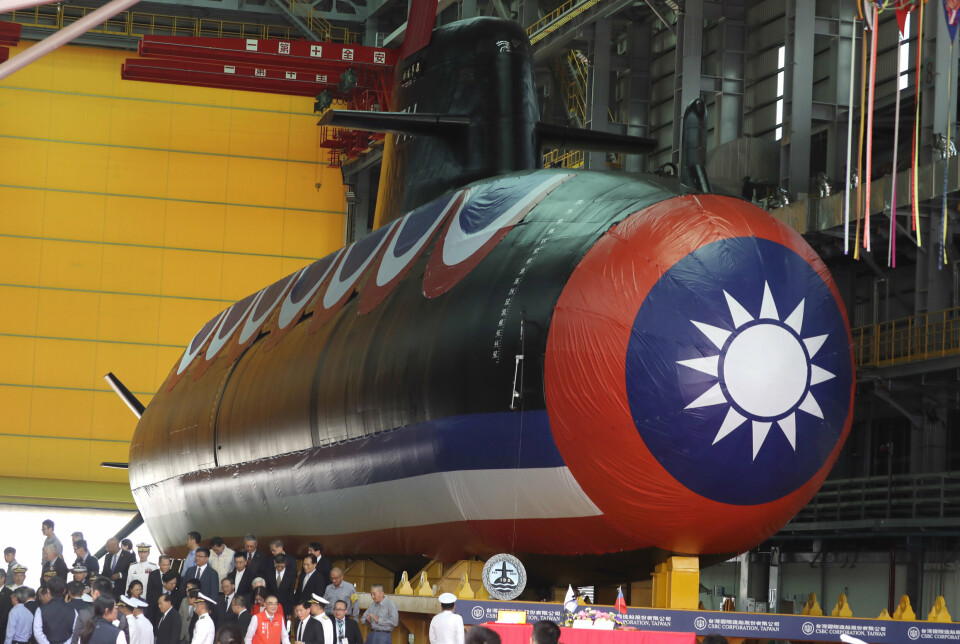 SEREMONI: Presidenten talt under avdukingen av ubåten på verftet i Kaohsiung.