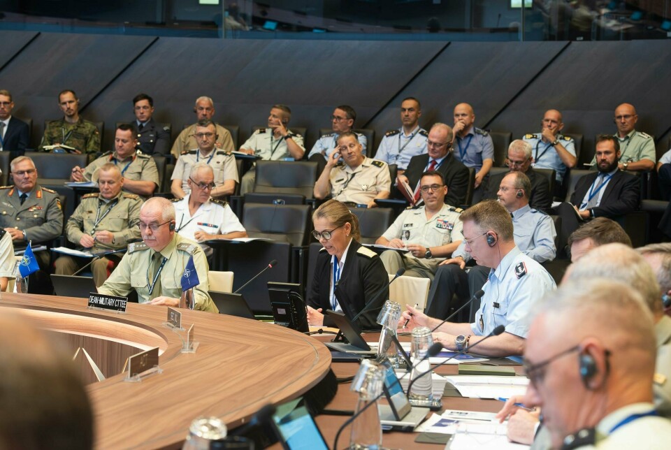 FOREGANGSKVINNE: Viseadmiral Louise Dedichen (i midten) er Norges øverste militære representant i Nato-hovedkvarteret i Brussel. Torsdag inntok hun rollen som møteleder i Militærkomiteen.