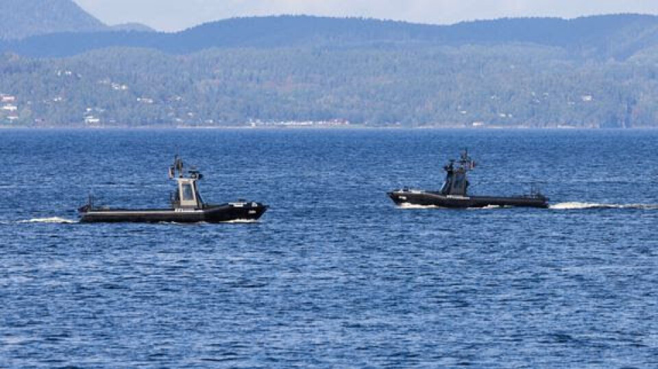 OVERFLATEFARTØY: ASV-ene utstyrt med avanserte sensorer. De må kunne oppfatte hva som skjer rundt seg, følge sjøtrafikkreglene og kunne planlegge sin egen rute. Bildet er fra en test utenfor Horten høsten 2023. De autonome båtene som skal brukes operativt blir ca. 20 meter lange, omtrent dobbelt så store som de på bildet.