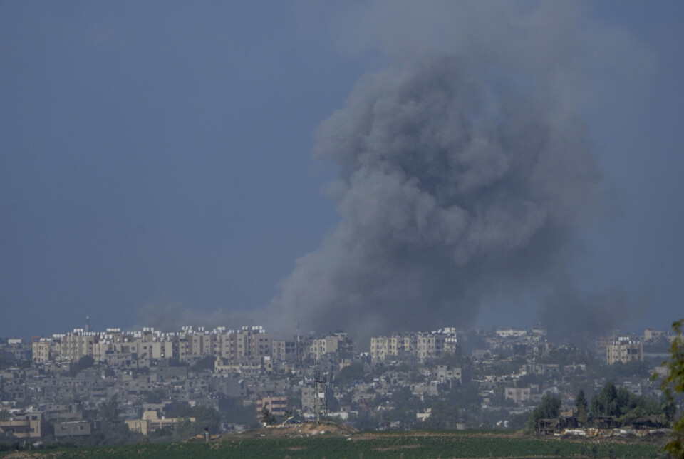 ØDELEGGELSER: Stigende røyk etter et israelsk angrep på Gazastripen, torsdag 19. oktober.