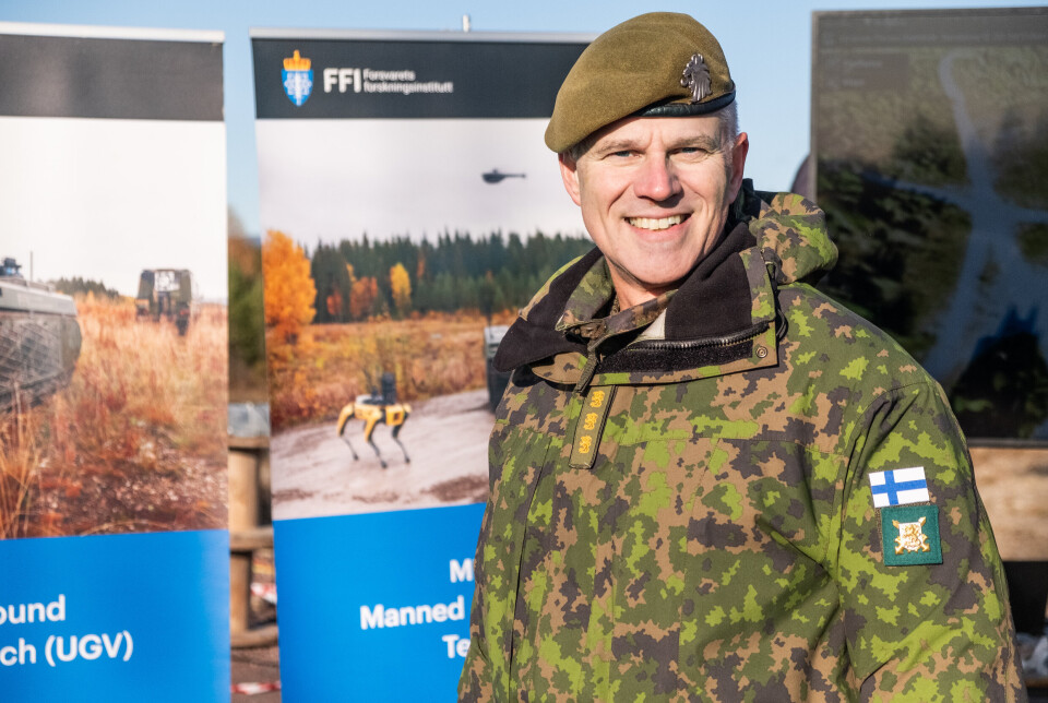 BEGEISTRET: Generalløytnant Pasi Välimäki ser lyst på fremtiden etter å ha sett den nye teknologien.