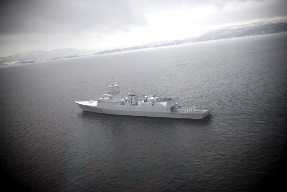 DEFEKT: KNM Otto Sverdrup måtte slepes til Haakonsvern.