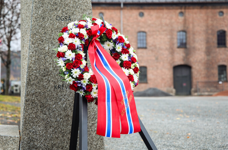 HEDRET: Blomsterkransen lagt ned av H.K.H Kronprinsen.