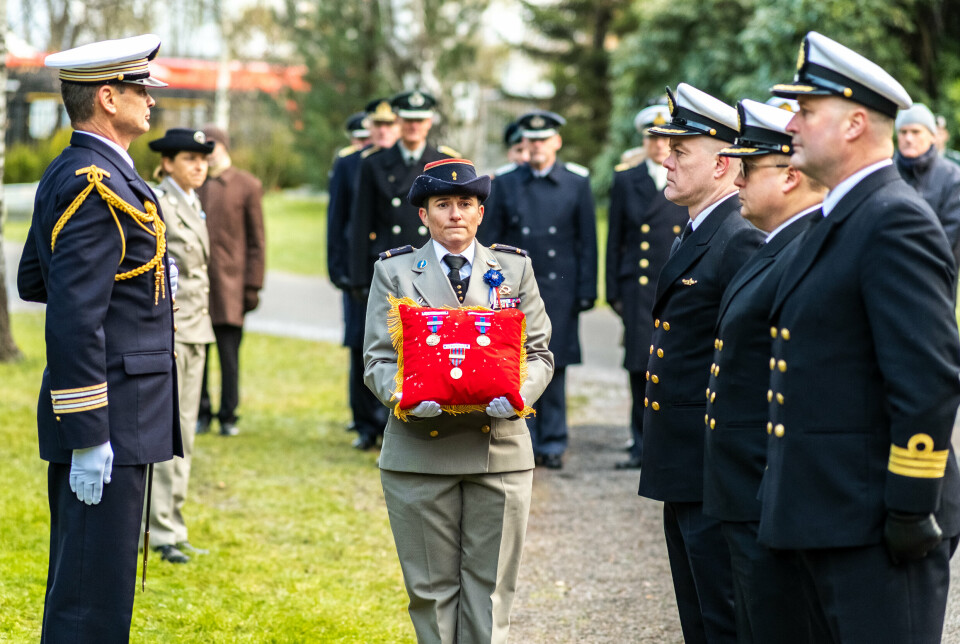 MEDALJER: Under en minneseremoni på Vestre gravlund i Oslo fikk tre soldater hver sin medalje for deres innsats i internasjonale operasjoner.