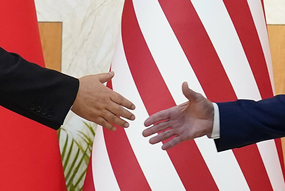 SJELDENT: Kina og USA gjennomfører et sjeldent toppmøte når presidentene Xi Jinping og Joe Biden skal møtes ansikt til ansikt under en stillehavskonferanse i San Francisco onsdag.