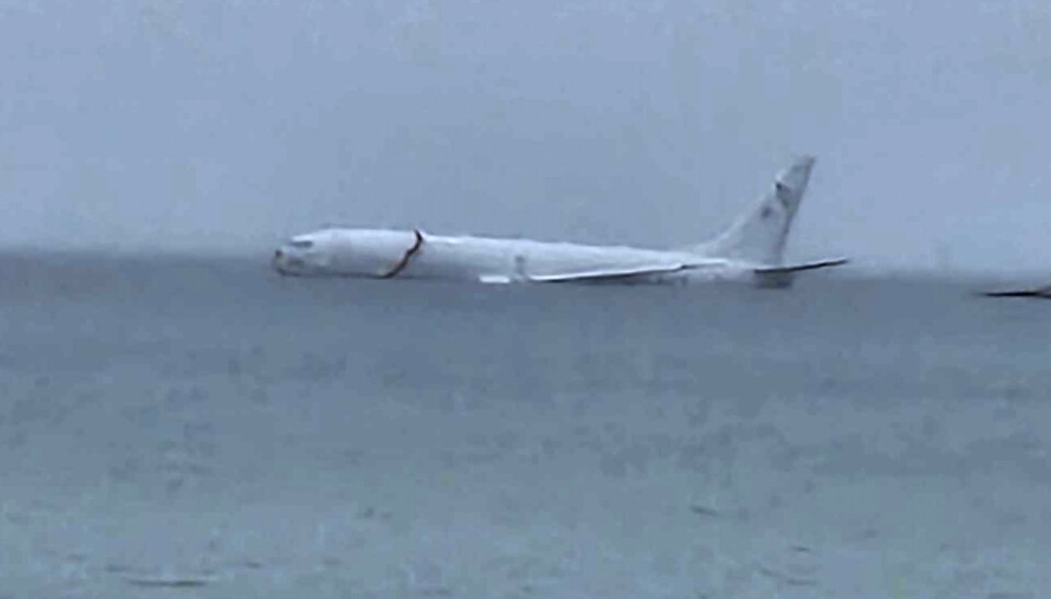 ULYKKE: Det amerikanske overvåkningsflyet P-8A Poseidon havnet utenfor rullebanen og endte opp i sjøen.