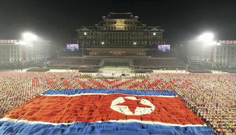 NASJONALDAG: Det nordkoreanske regimet feirer nasjonens årsdag på Kim Il Sung-plassen i Pyongyang. Landet truer naboene i sør med å plassere ut «taktiske raketter» langs grensen.