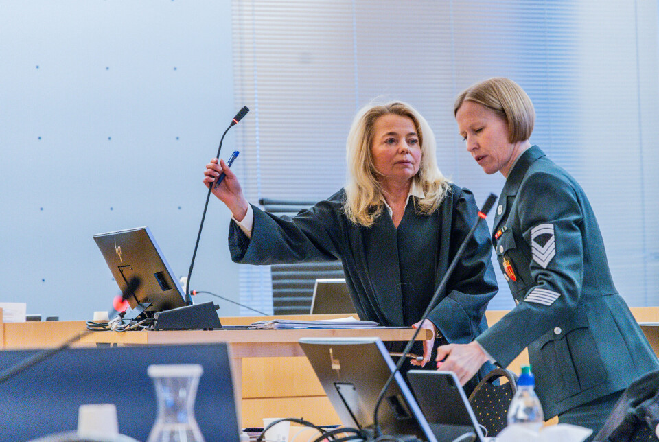STATEN: Regjeringsadvokat Siri K. Kristiansen (t.v.) sammen med Nina Lynmo fra Forsvarsstabens HR-avdeling.