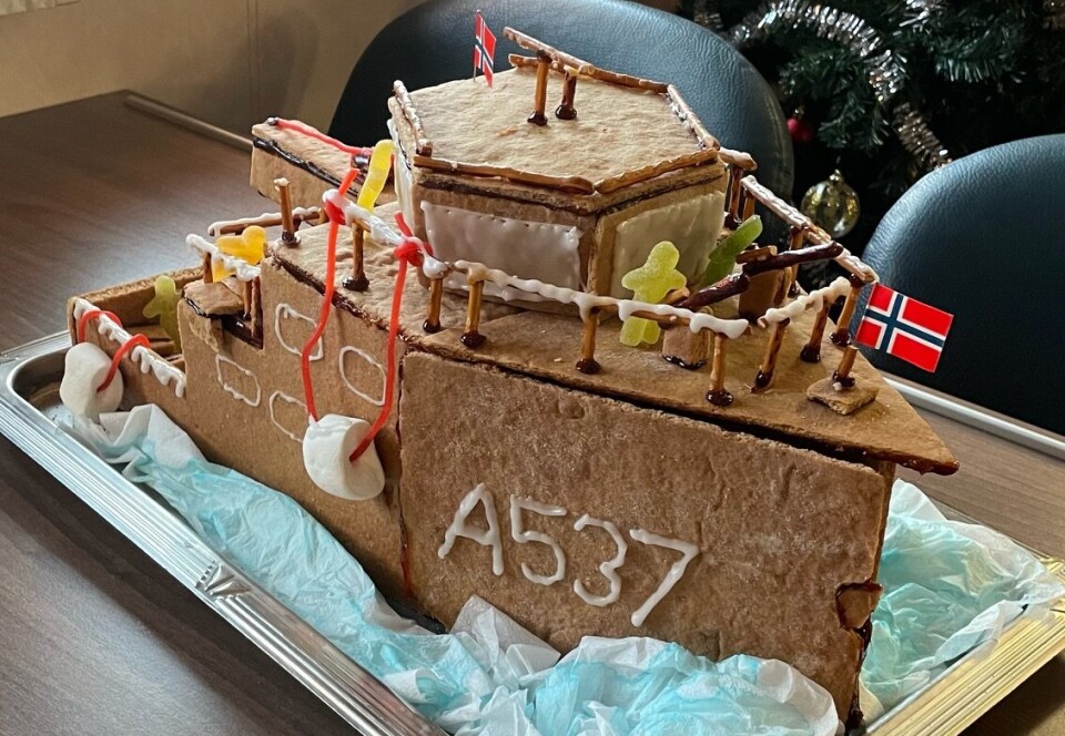 FENDERE PÅ PLASS: Det er brukt marshmallows som fendere, noe som er ganske så kreativt.